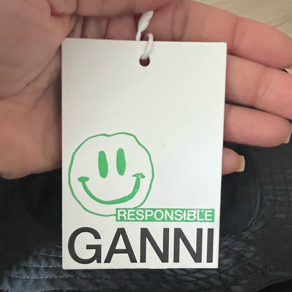 GANNI Black Sateen Bucket Hat - Picture 5 of 5